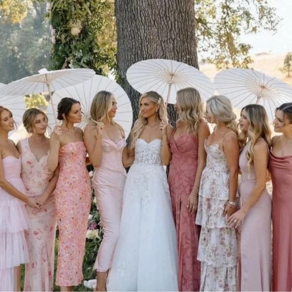 Set of 4 White Bridal Parasols - Bridal Party White Wedding Umbrellas - NEW - Picture 1 of 6